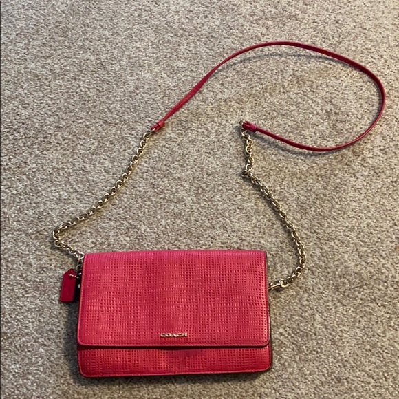 Coach Handbags - Coach Pink/Gold Chain Textured Crossbody Clutch
